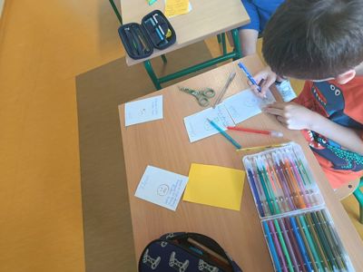 Uczestnicy programu profilaktycznego  "Spójrz Inaczej" w miejscowości Gronków