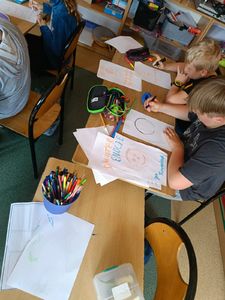 ​Uczestnicy programu profilaktycznego  "Spójrz Inaczej" w miejscowości Knurów