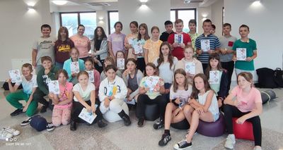 Wspomnienie wakacji - relacja z wakacyjnych zajęć dla dzieci i młodzieży w Gminnej Bibliotece Publicznej w Waksmundzie i filiach.