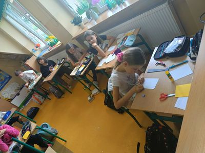 ​Uczestnicy programu profilaktycznego  "Spójrz Inaczej" w miejscowości Gronków​